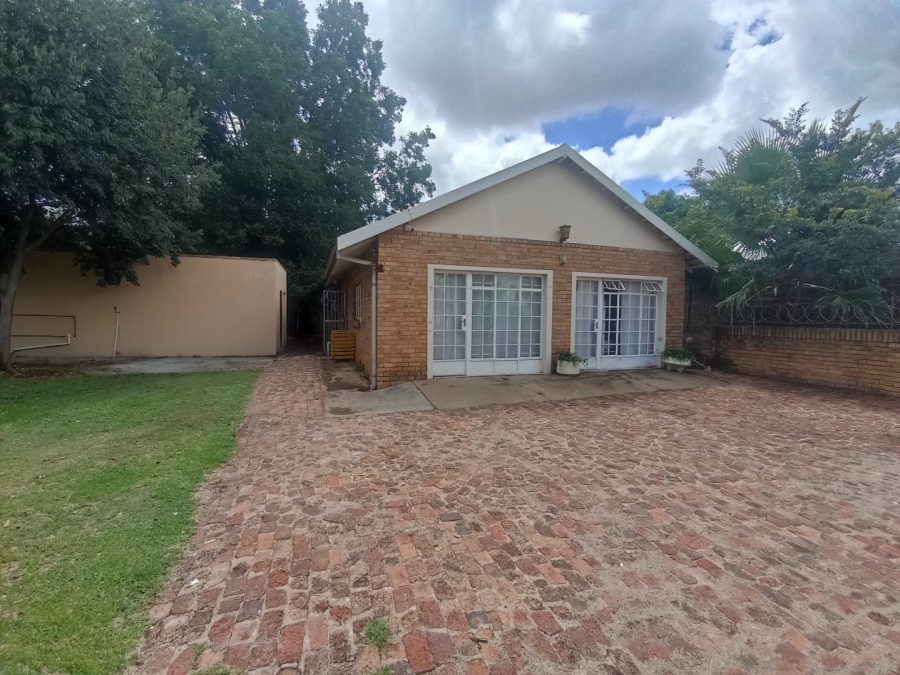 To Let  Bedroom Property for Rent in Bult West North West